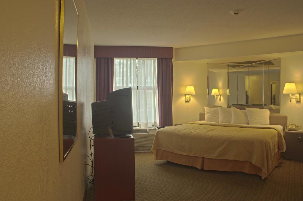 Quality Inn And Suites Indianapolis Zewnętrze zdjęcie